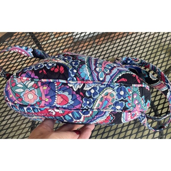 Vera Bradley Crossbody Purse. - Picture 5 of 9